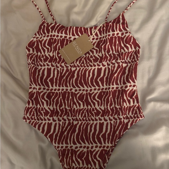 Makenna one piece in miter - Picture 2 of 3